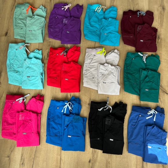 FIGS Scrubs - Picture 1 of 15